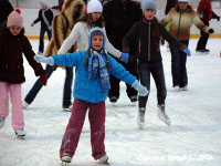 Ледовый каток монтируют в Славянске-на-Кубани